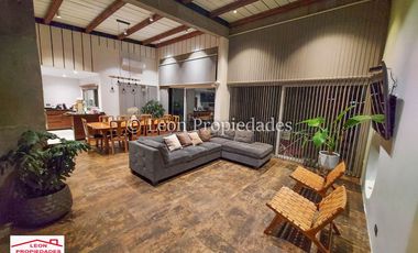 León Propiedades arrienda hermosa casa en sector Alhué