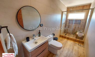 León Propiedades arrienda hermosa casa en sector Alhué