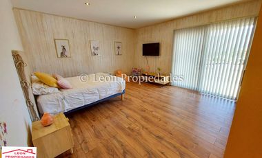 León Propiedades arrienda hermosa casa en sector Alhué