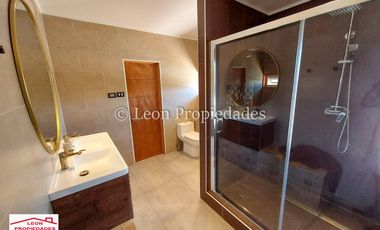 León Propiedades arrienda hermosa casa en sector Alhué