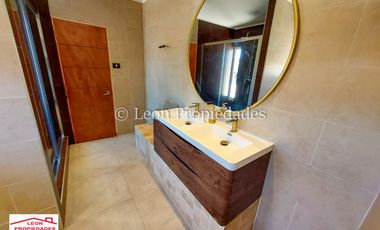 León Propiedades arrienda hermosa casa en sector Alhué