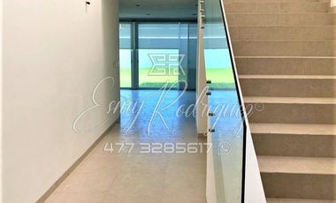 CASA EN RENTA, LA CAMPIÑA, DE LUJO, 3 REC. CON BAÑO Y VESTIDOR, 5 AUTOS, CASA CLUB / ALBERCA, EQUIPADA