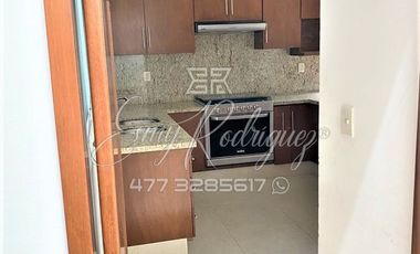 CASA EN RENTA, LA CAMPIÑA, DE LUJO, 3 REC. CON BAÑO Y VESTIDOR, 5 AUTOS, CASA CLUB / ALBERCA, EQUIPADA