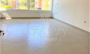 CASA EN RENTA, LA CAMPIÑA, DE LUJO, 3 REC. CON BAÑO Y VESTIDOR, 5 AUTOS, CASA CLUB / ALBERCA, EQUIPADA