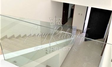 CASA EN RENTA, LA CAMPIÑA, DE LUJO, 3 REC. CON BAÑO Y VESTIDOR, 5 AUTOS, CASA CLUB / ALBERCA, EQUIPADA