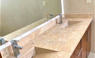 CASA EN RENTA, LA CAMPIÑA, DE LUJO, 3 REC. CON BAÑO Y VESTIDOR, 5 AUTOS, CASA CLUB / ALBERCA, EQUIPADA