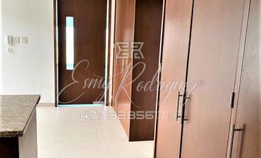 CASA EN RENTA, LA CAMPIÑA, DE LUJO, 3 REC. CON BAÑO Y VESTIDOR, 5 AUTOS, CASA CLUB / ALBERCA, EQUIPADA