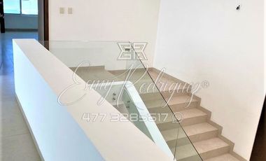 CASA EN RENTA, LA CAMPIÑA, DE LUJO, 3 REC. CON BAÑO Y VESTIDOR, 5 AUTOS, CASA CLUB / ALBERCA, EQUIPADA