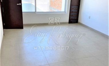 CASA EN RENTA, LA CAMPIÑA, DE LUJO, 3 REC. CON BAÑO Y VESTIDOR, 5 AUTOS, CASA CLUB / ALBERCA, EQUIPADA