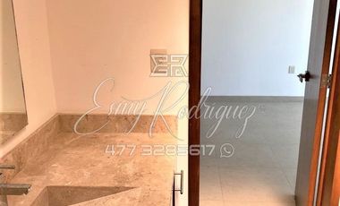 CASA EN RENTA, LA CAMPIÑA, DE LUJO, 3 REC. CON BAÑO Y VESTIDOR, 5 AUTOS, CASA CLUB / ALBERCA, EQUIPADA