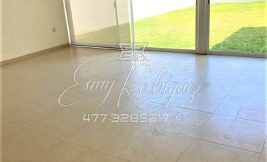 CASA EN RENTA, LA CAMPIÑA, DE LUJO, 3 REC. CON BAÑO Y VESTIDOR, 5 AUTOS, CASA CLUB / ALBERCA, EQUIPADA