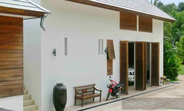 Luxury 5-Bedroom Villa on Impressive 25 Rai Oceanfront Plot