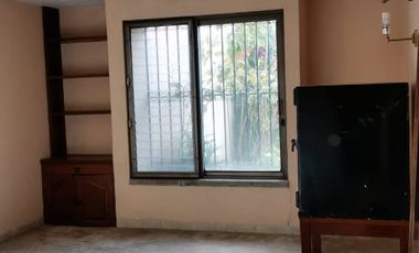 SE VENDE CASA COMO TERRENO EN FRACCIONAMIENTO JARDINES DE AHUATEPEC