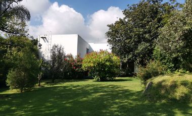 SE VENDE CASA COMO TERRENO EN FRACCIONAMIENTO JARDINES DE AHUATEPEC