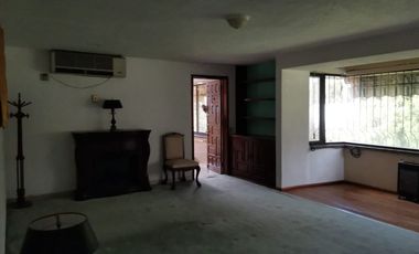 SE VENDE CASA COMO TERRENO EN FRACCIONAMIENTO JARDINES DE AHUATEPEC