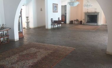 SE VENDE CASA COMO TERRENO EN FRACCIONAMIENTO JARDINES DE AHUATEPEC