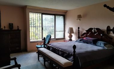 SE VENDE CASA COMO TERRENO EN FRACCIONAMIENTO JARDINES DE AHUATEPEC