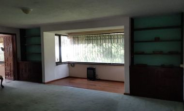 SE VENDE CASA COMO TERRENO EN FRACCIONAMIENTO JARDINES DE AHUATEPEC