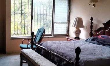 SE VENDE CASA COMO TERRENO EN FRACCIONAMIENTO JARDINES DE AHUATEPEC