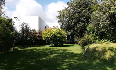 SE VENDE CASA COMO TERRENO EN FRACCIONAMIENTO JARDINES DE AHUATEPEC