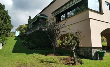 SE VENDE CASA COMO TERRENO EN FRACCIONAMIENTO JARDINES DE AHUATEPEC