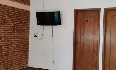 SE VENDE CASA COMO TERRENO EN FRACCIONAMIENTO JARDINES DE AHUATEPEC