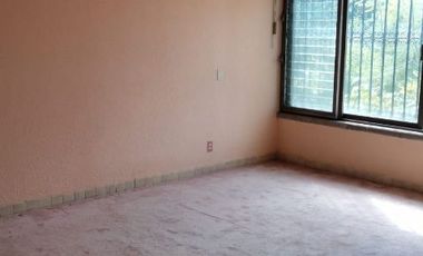 SE VENDE CASA COMO TERRENO EN FRACCIONAMIENTO JARDINES DE AHUATEPEC