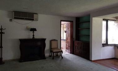 SE VENDE CASA COMO TERRENO EN FRACCIONAMIENTO JARDINES DE AHUATEPEC