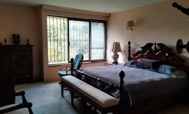 SE VENDE CASA COMO TERRENO EN FRACCIONAMIENTO JARDINES DE AHUATEPEC