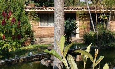 SE VENDE CASA COMO TERRENO EN FRACCIONAMIENTO JARDINES DE AHUATEPEC