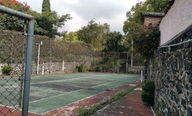 SE VENDE CASA COMO TERRENO EN FRACCIONAMIENTO JARDINES DE AHUATEPEC