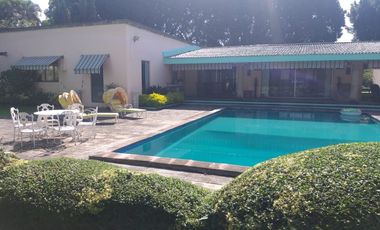 SE VENDE CASA COMO TERRENO EN FRACCIONAMIENTO JARDINES DE AHUATEPEC