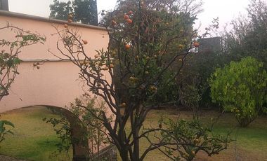 SE VENDE CASA COMO TERRENO EN FRACCIONAMIENTO JARDINES DE AHUATEPEC