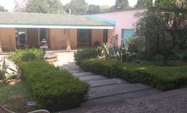 SE VENDE CASA COMO TERRENO EN FRACCIONAMIENTO JARDINES DE AHUATEPEC