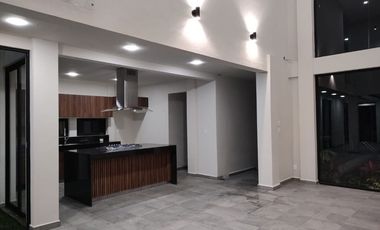 Se VENDE CASA, LOMAS TRUJILLO, EMILIANO ZAPATA