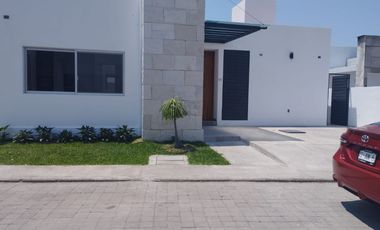 SE VENDE CASA A 1KM DE HACIENDA CORTES