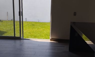 SE VENDE CASA A 1KM DE HACIENDA CORTES