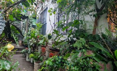SE VENDE CASA DE UN SOLO NIVEL CON 3 BUNGALOWS