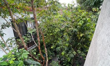 SE VENDE CASA DE UN SOLO NIVEL CON 3 BUNGALOWS