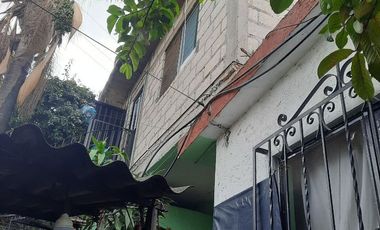 SE VENDE CASA DE UN SOLO NIVEL CON 3 BUNGALOWS