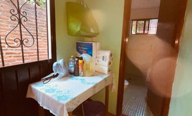 SE VENDE CASA DE UN SOLO NIVEL CON 3 BUNGALOWS