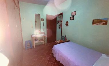 SE VENDE CASA DE UN SOLO NIVEL CON 3 BUNGALOWS