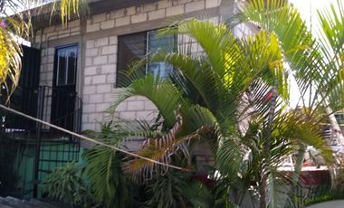 SE VENDE CASA DE UN SOLO NIVEL CON 3 BUNGALOWS