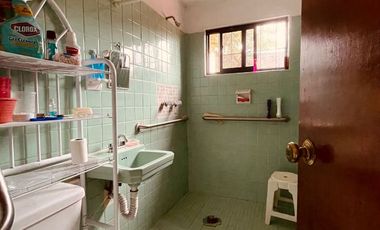 SE VENDE CASA DE UN SOLO NIVEL CON 3 BUNGALOWS