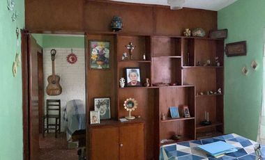 SE VENDE CASA DE UN SOLO NIVEL CON 3 BUNGALOWS