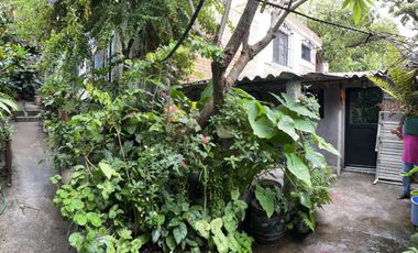 SE VENDE CASA DE UN SOLO NIVEL CON 3 BUNGALOWS