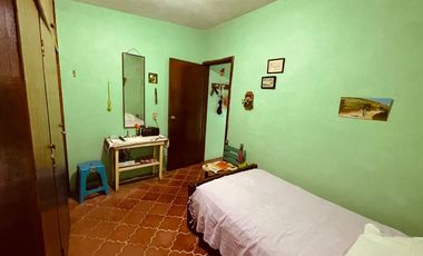SE VENDE CASA DE UN SOLO NIVEL CON 3 BUNGALOWS
