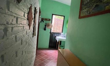SE VENDE CASA DE UN SOLO NIVEL CON 3 BUNGALOWS