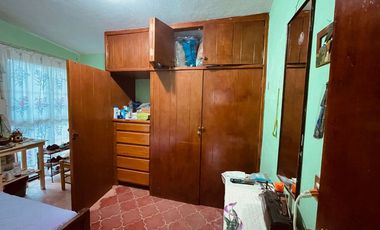 SE VENDE CASA DE UN SOLO NIVEL CON 3 BUNGALOWS