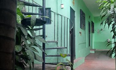 SE VENDE CASA DE UN SOLO NIVEL CON 3 BUNGALOWS